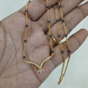 Diamond pendant with black diamonds