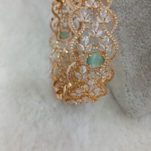 PASTEL GREEN uncut bangle ( single piece )