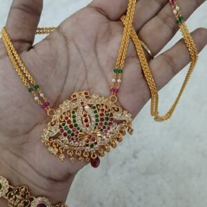 Gold copy pendant with chain