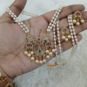 Pearl chain with pendant & earrings