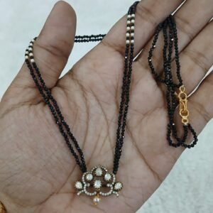 Victoria pendant with black diamonds