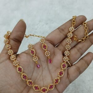 Oval stones with small drop
(RUBY)
