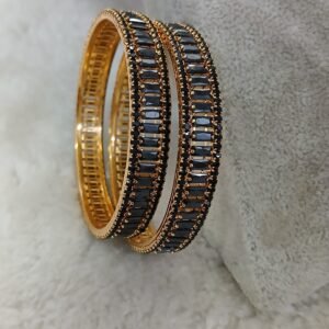 Heavy black stone design
