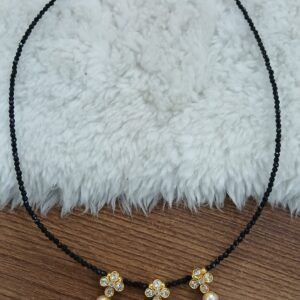 Kundan drop pendant blackbeads