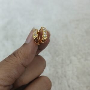 Ribbon pattern with white stones earrings