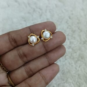 Triangle pattern real pearl studs