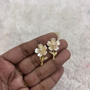 Flower with drop pattern earrings