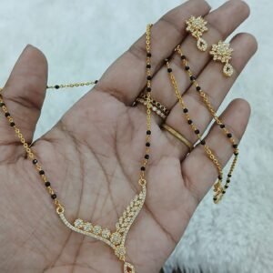 Leaf & flower pattern pendant with chain and earrings