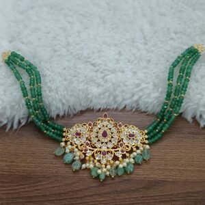 Green beads chocker