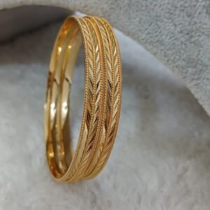 2.8 Flat arrow cutting plain Micropolish bangles (set of 2)