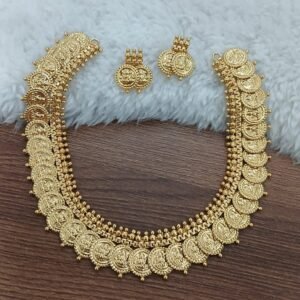 Short Lakshmi kaasu neck set with earrings