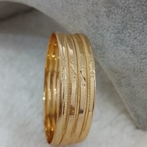 Gold copy plain with simple cutting bangles (set of 4)